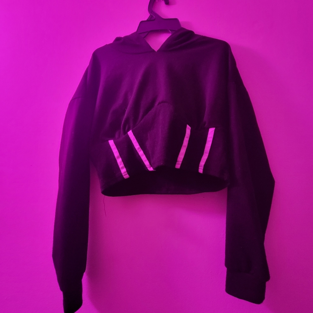 long sleeve crop top.